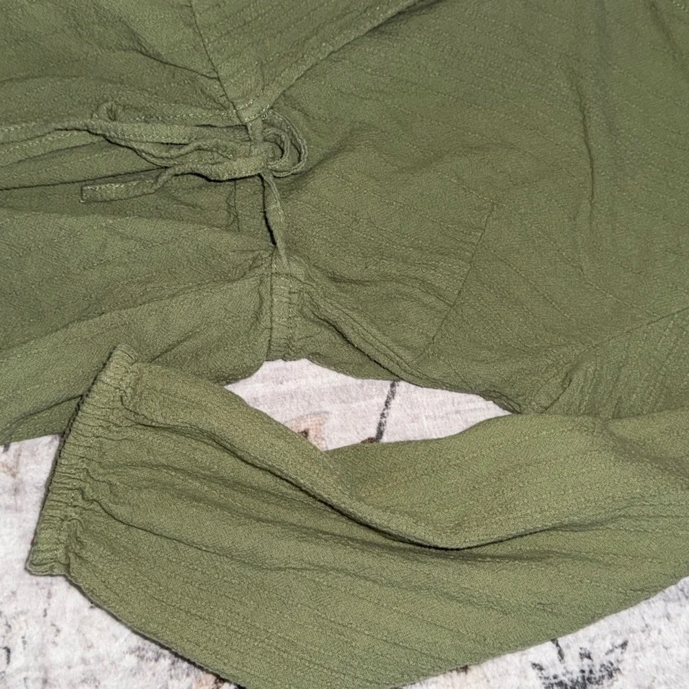 Time and Tru (s) Olive Green Women's Top - Picture 3 of 4